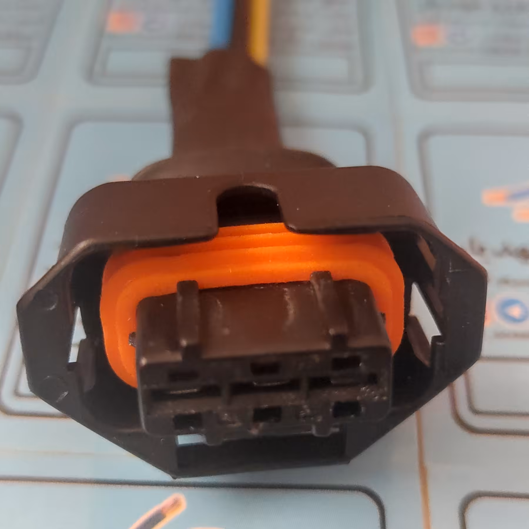 سوکت سنسور میل سوپاپ پراید و نیسان (سه خانه بوش) 