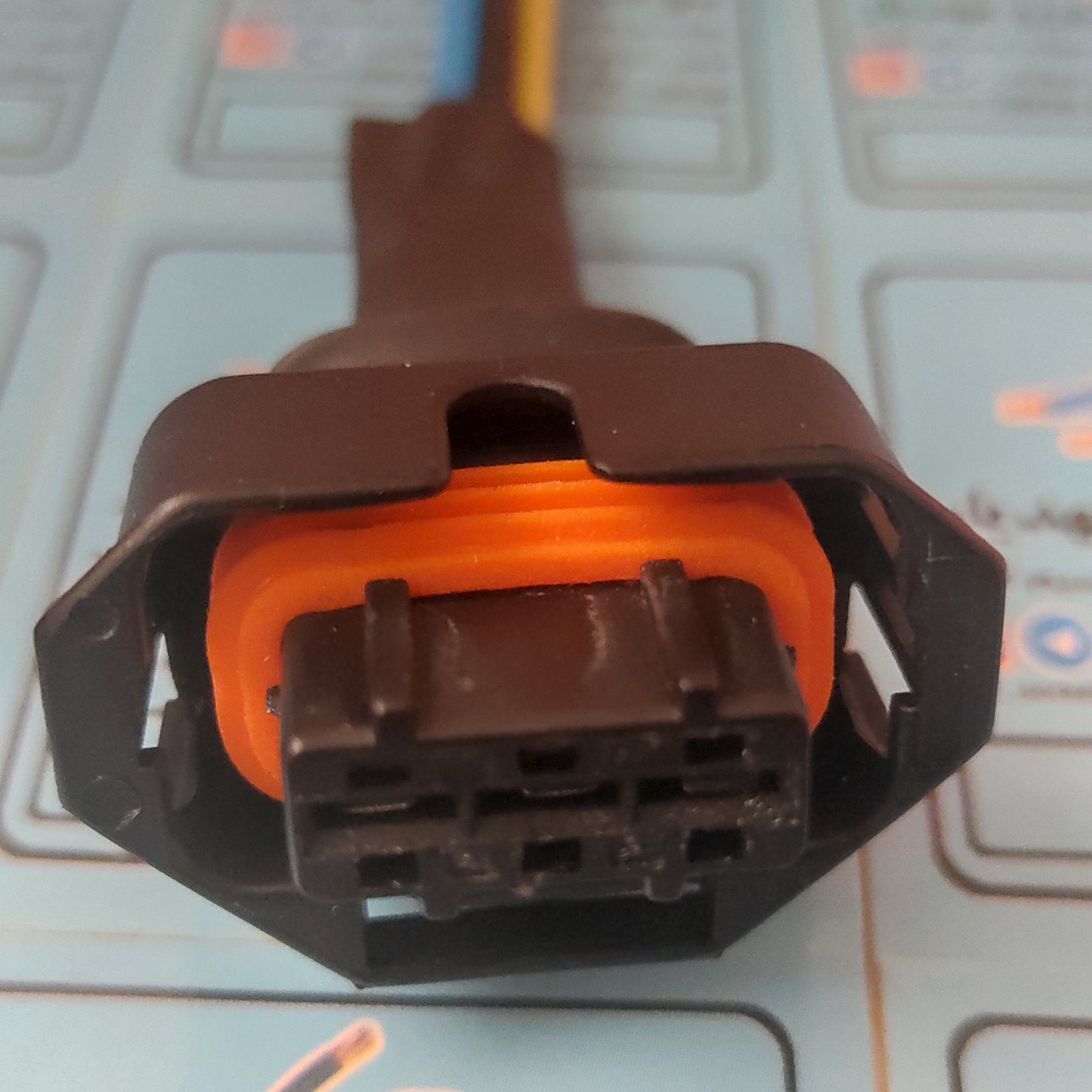 سوکت سنسور میل سوپاپ پراید و نیسان (سه خانه بوش) 