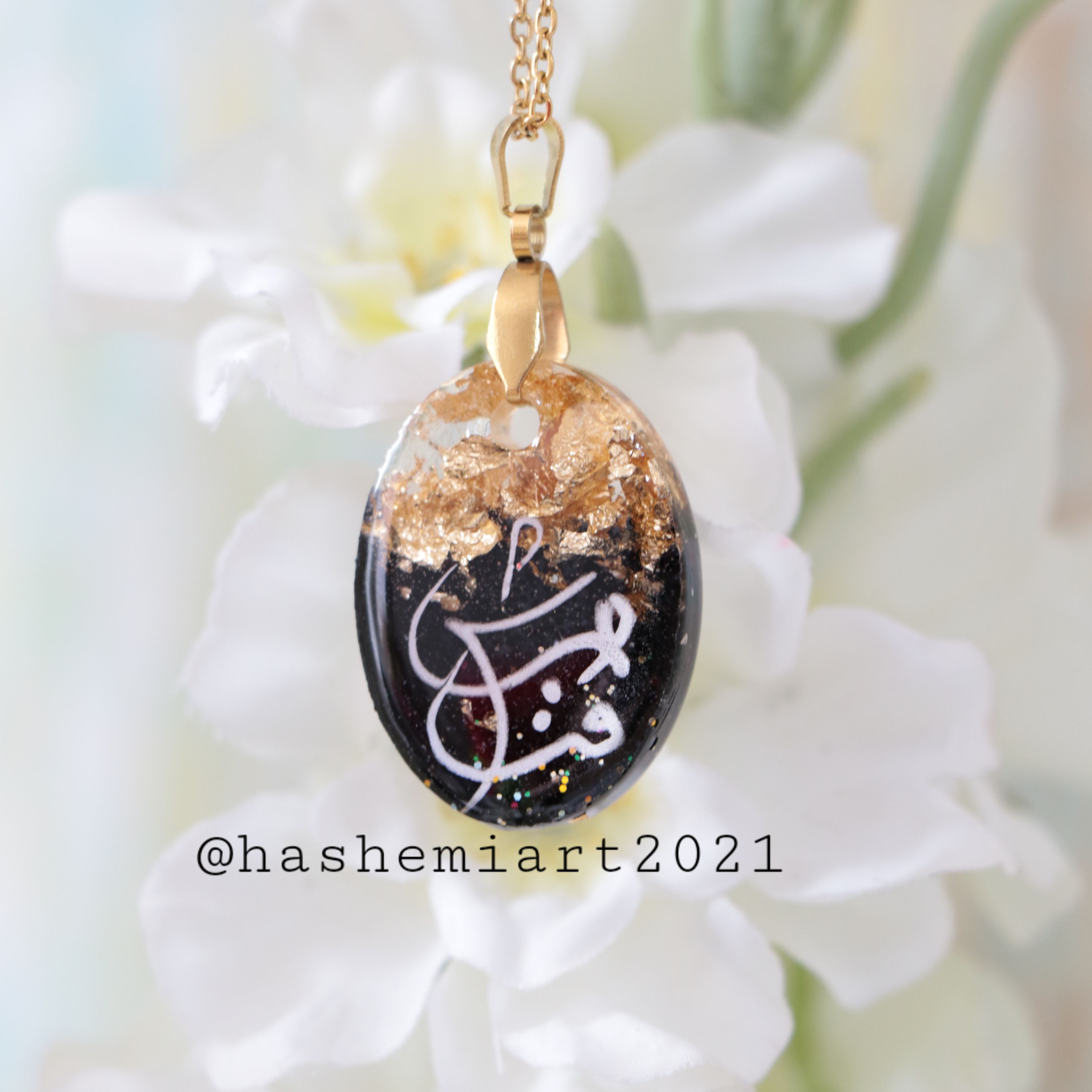 گردنبند رزینی خوشنویسی با دست