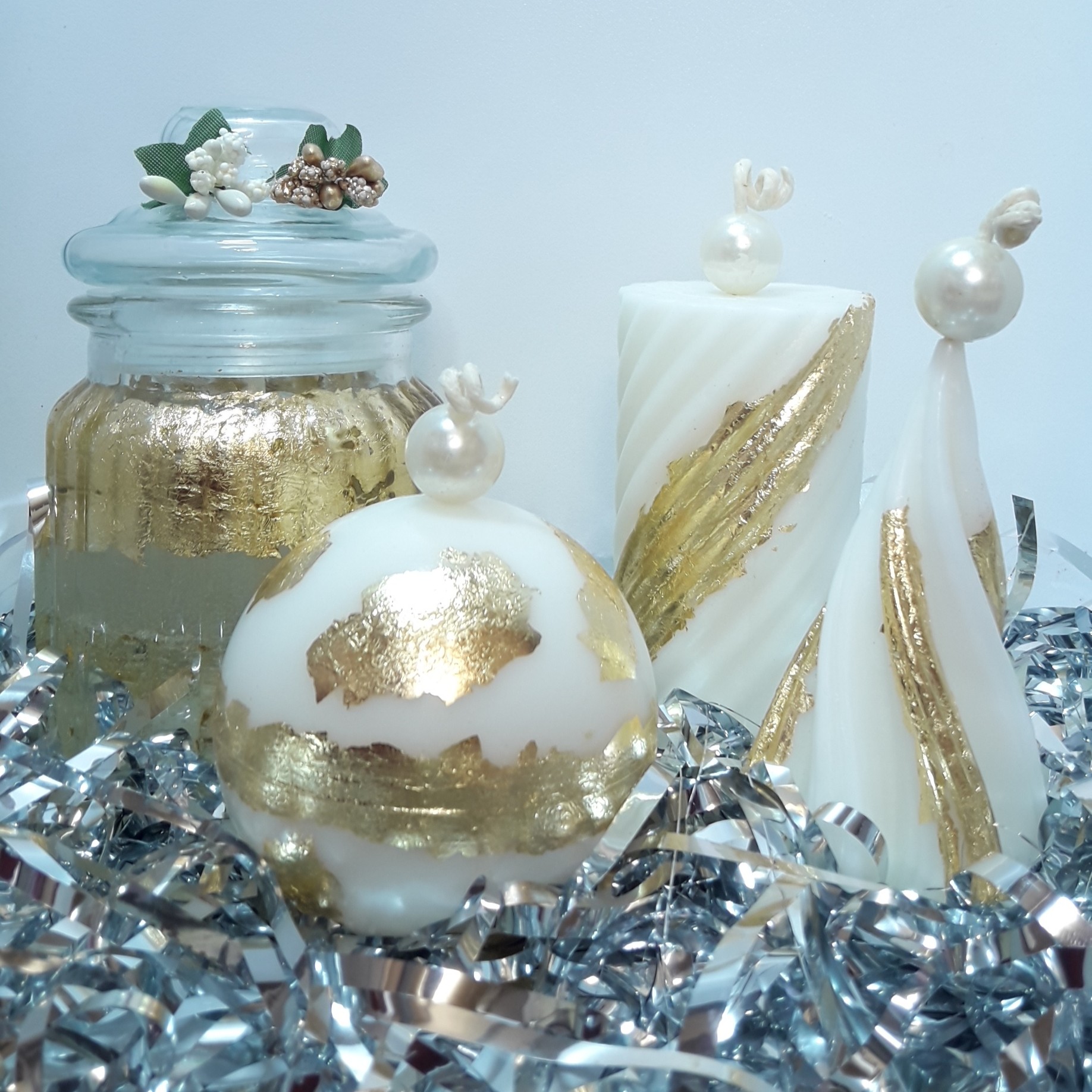 ست شمع زیبا به همراه شمع  معطر بانکه ای ژله ای  و وسایل تزیینی... بسیار زیبا برای دیزایین منازل زیبای شما