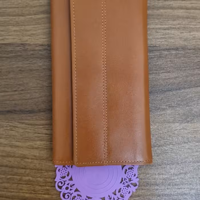 کیف پول چرم طبیعی بزی 3 لَت عسلی 4 جای کار جیب زیپ دار آستر  زیبا 