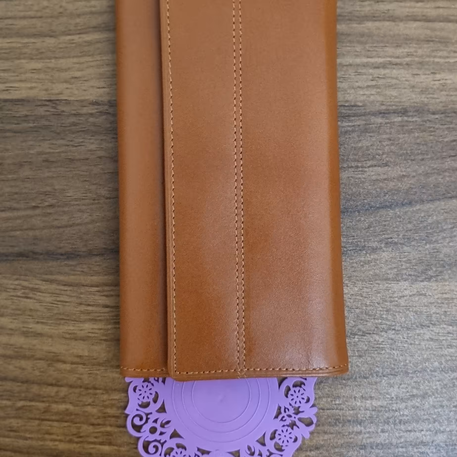 کیف پول چرم طبیعی بزی 3 لَت عسلی 4 جای کار جیب زیپ دار آستر  زیبا 