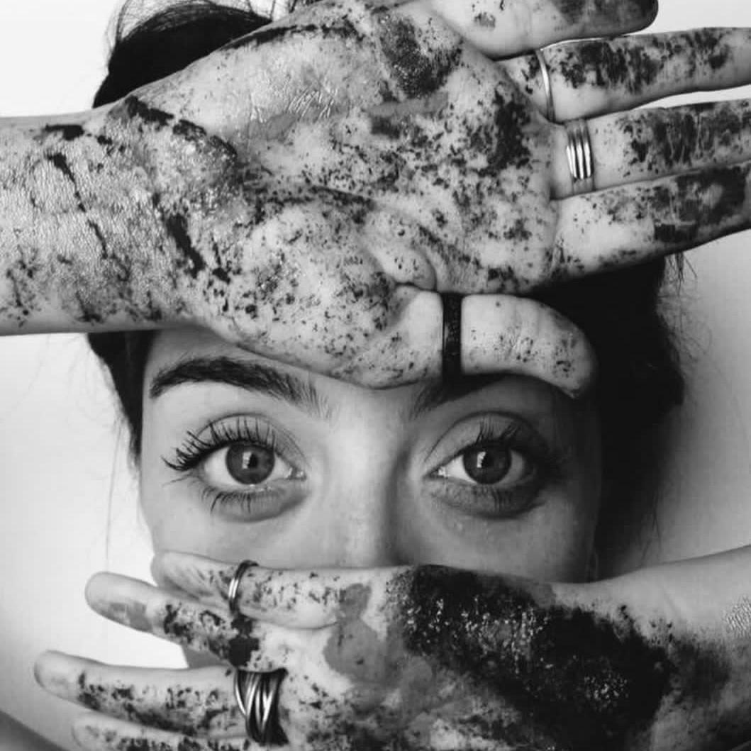 چشم و دست سیاه قلم