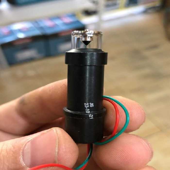 لیزر تراز لیزری 4 بعدی دیوالت ماکیتا میلواکی ماکوتا