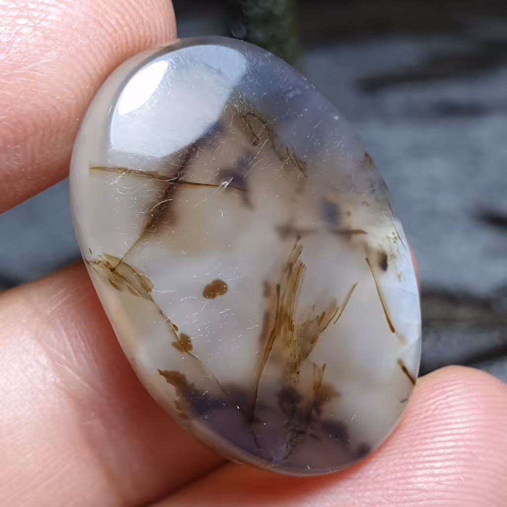 نگین درشت فوق العاده زیبای سنگ صد درصد طبیعی عقیق بسیار خاص خراسانی اصل قائن
کد 25622