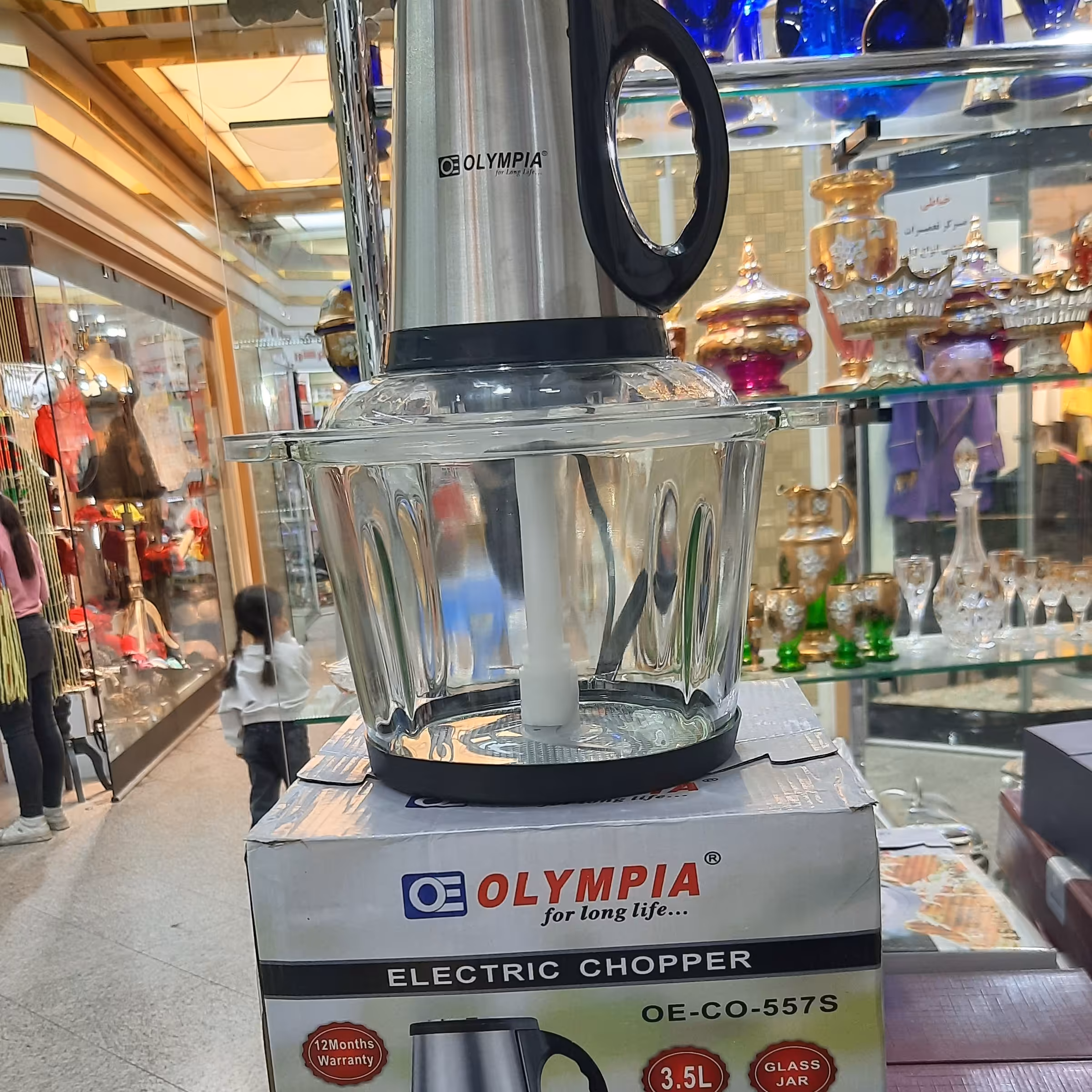 خردکن یا غذاساز پیرکس، مناسب خرد کردن سبزیجات و سیب زمینی و... برای گوشت یکم‌ضعیف هست همراه تیغه اضافه