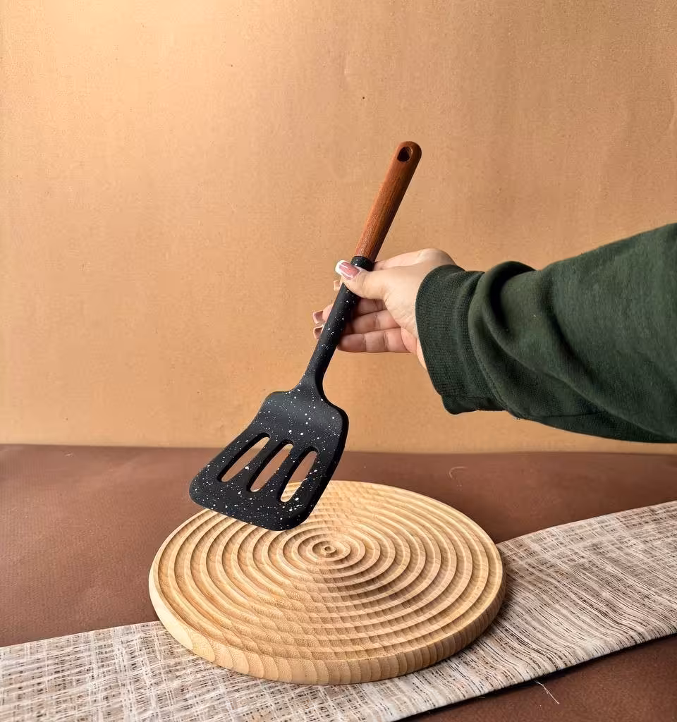 کفگیر شنگیا مدل شیاردار