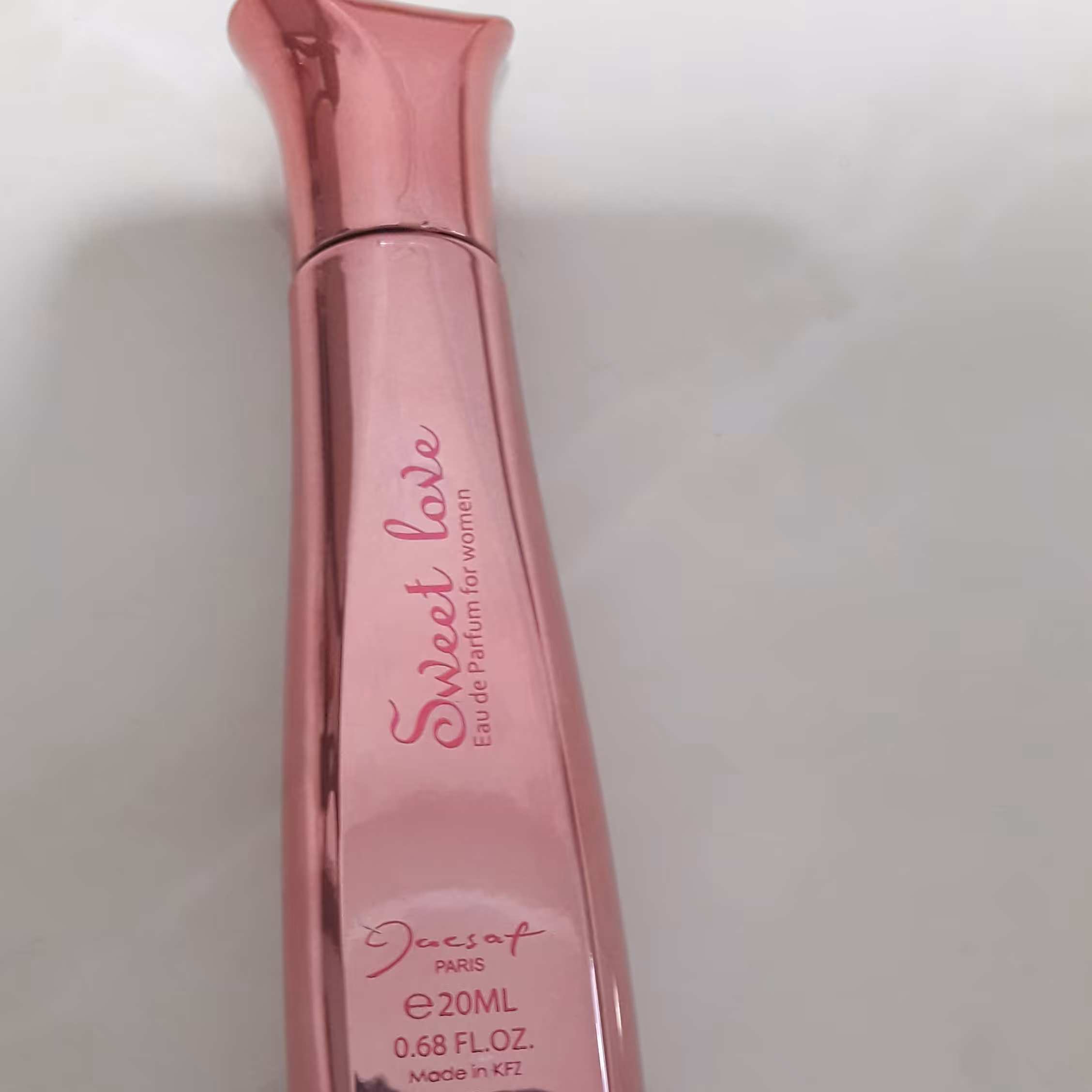 عطر جیبی زنانه Swet loveاورجینال خوشی بو وبا کیفیت  برای خانمهای زیبا وخوش ذوق وباسلیقه