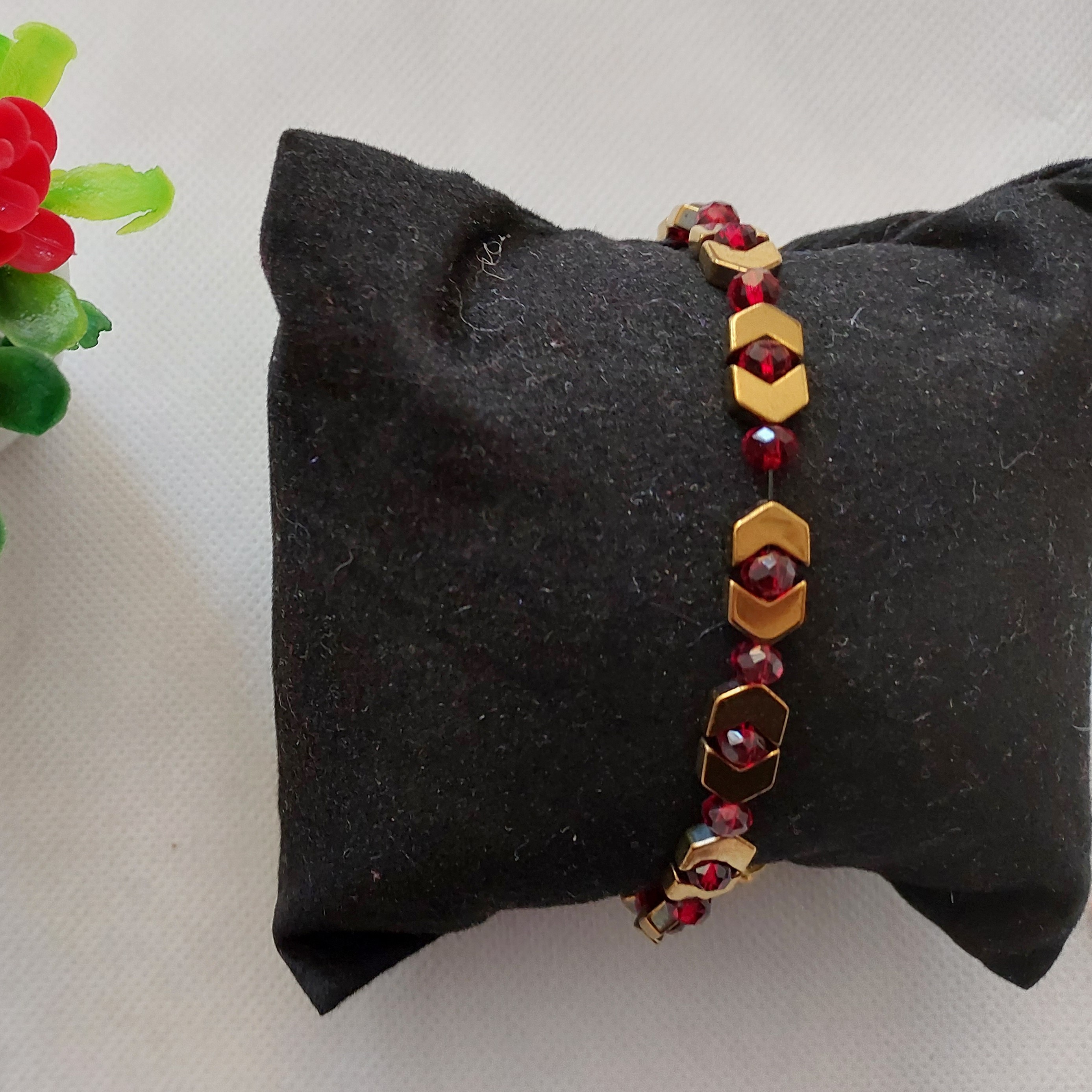 دستبند حدید و کریستال 