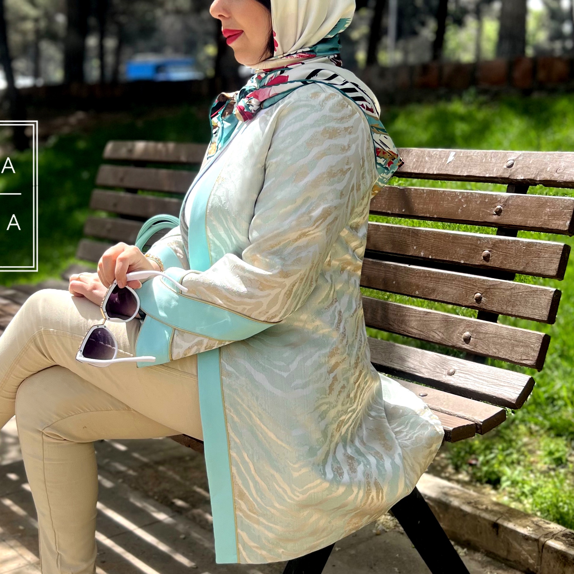 مانتو مجلسی ژاکارد مغزی دوزی شده و سرآستین ضربدری