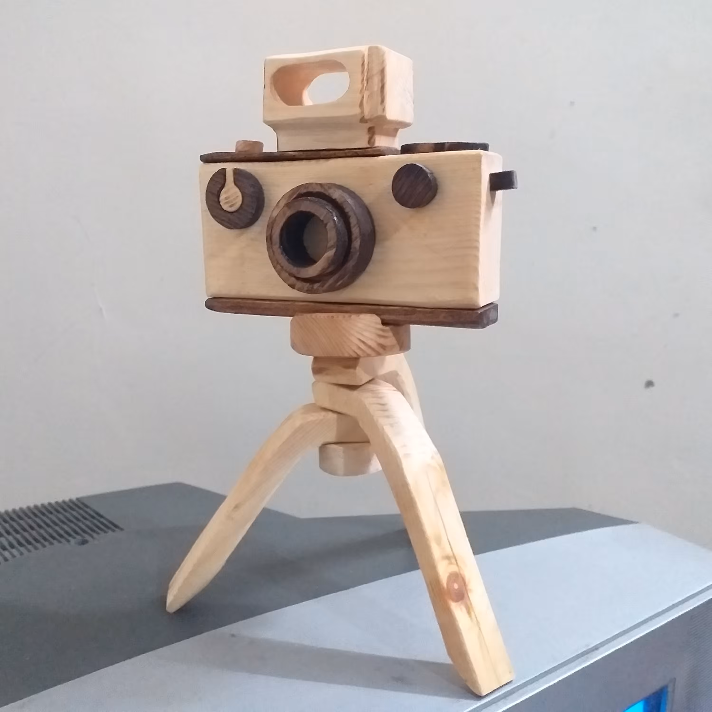 دوربین عکاسی چوبی