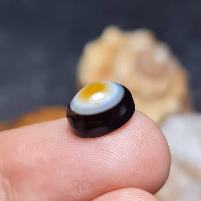 نگین فوق العاده زیبای سنگ عقیق سه پوست باباقوری اصل معدنی
کد  28082
