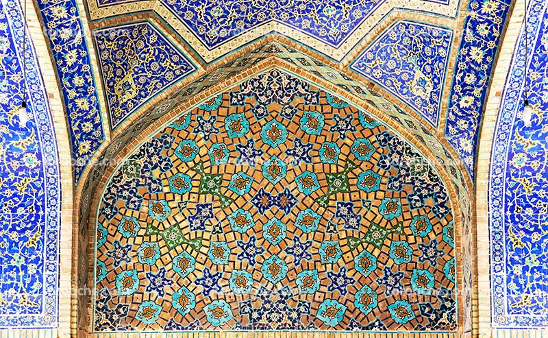 عکس کاشی کاری آبی رنگ محراب | گرافیک با طعم تربچه