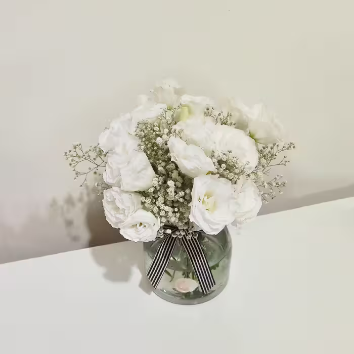 جار گل لیسیانتوس و ژیپسوفیلیا عروس هلندی طبیعی