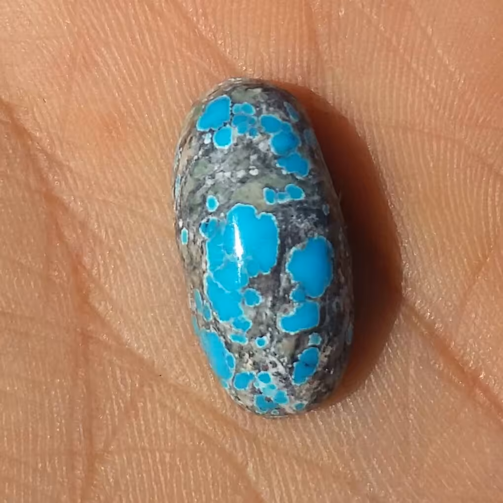 فیروزه نیشابور نگین فیروزه نیشابور آبی بسیار خوش رنگ و تراش کد 9897