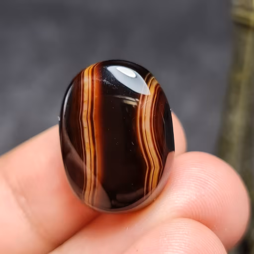  نگین فوق العاده زیبای سنگ عقیق سلیمانی خراسانی اصل معدنی
کد 27055