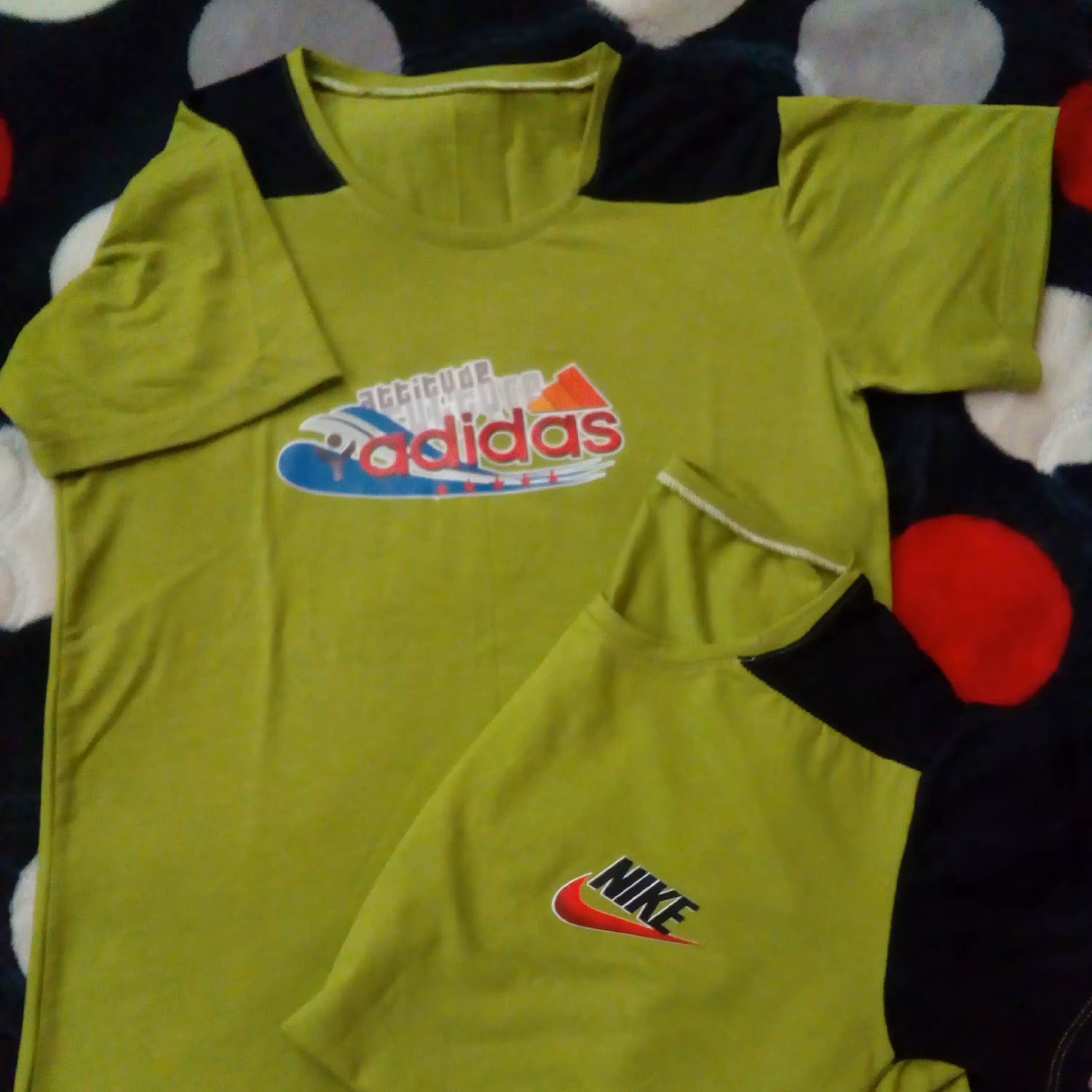 تی شرت با آرم ورزشی