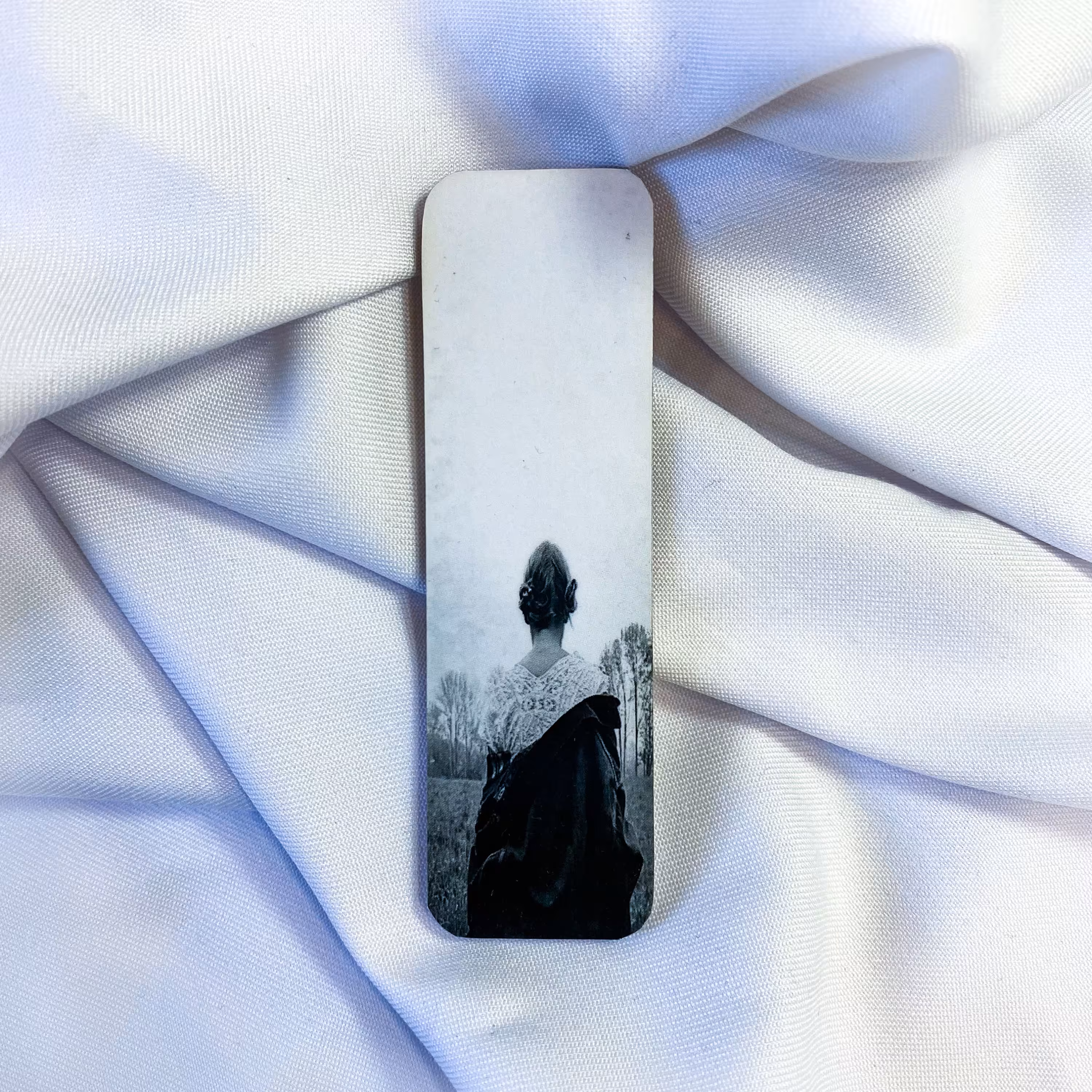 بوکمارک چوبی با طرح تیلور سوییفت از آلبوم فولکلور