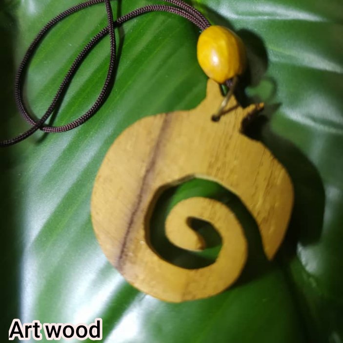 گردنبند چوبی دستساز طرح انار