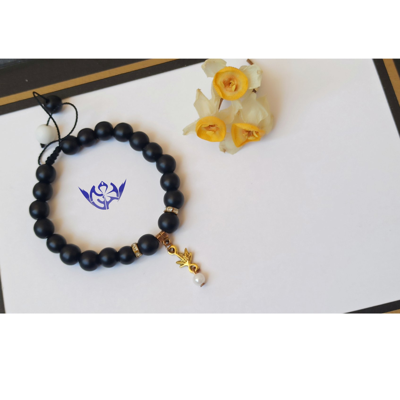 دستبند اونیکس با خرجکار طلایی قفل دستبند کشویی