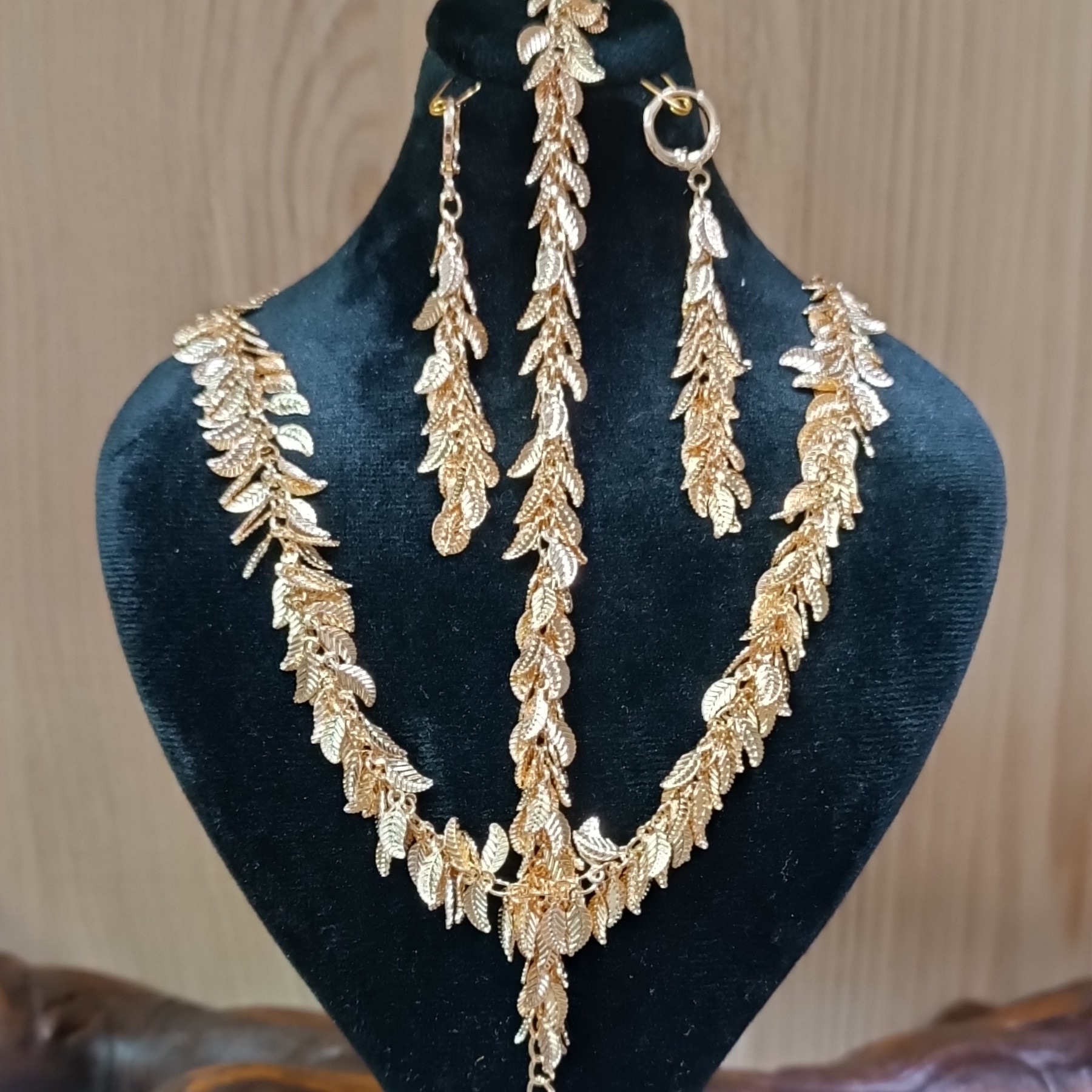 سرویس طرح برگ.ژوپینگ.با50درصد تخفیف.ضد حساسیت رنگ ثابت . کیفیت عالی 