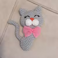 سنجاق سینه  یا پیکسل بافتنی  پیشی(10سانت)