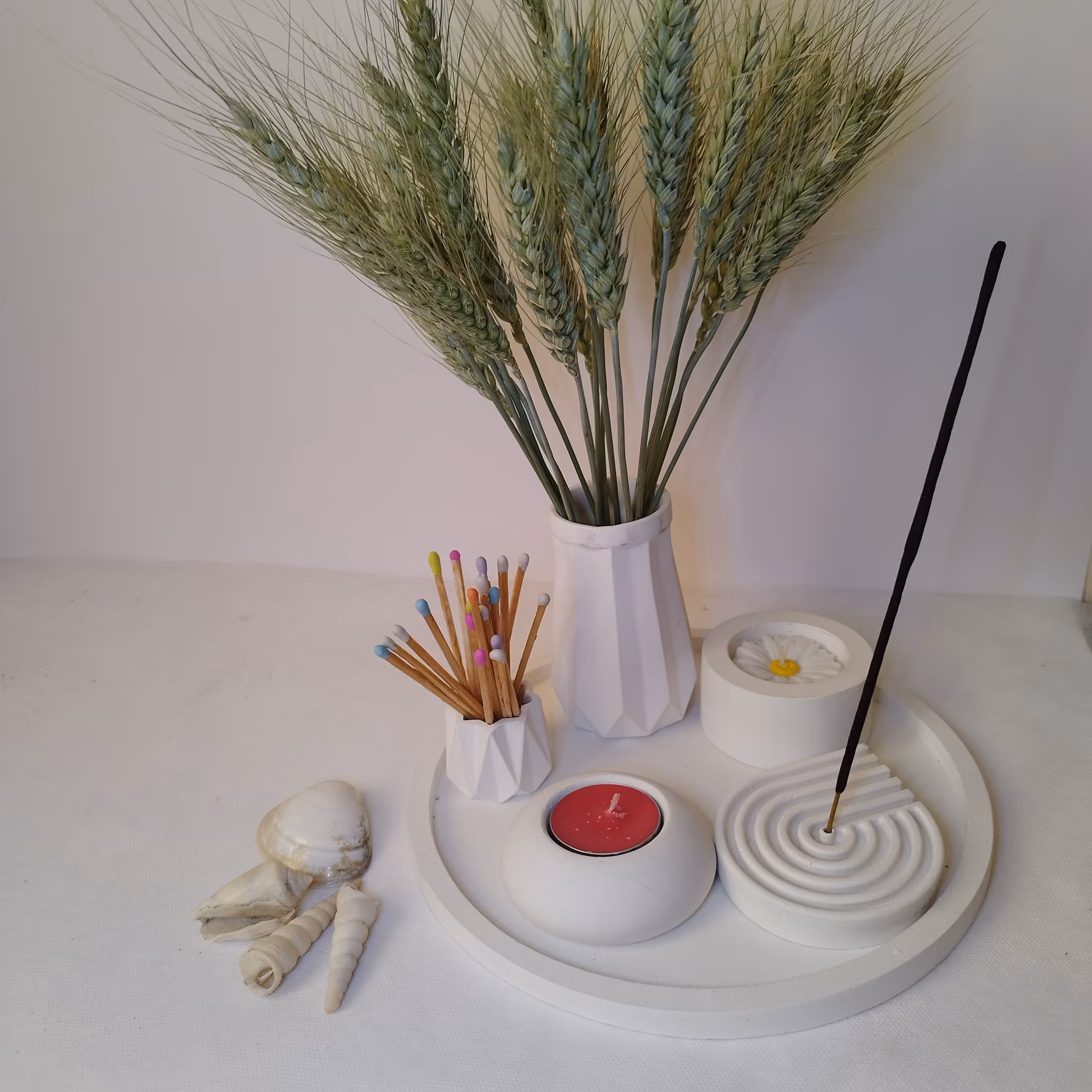 ست دکوراتیو سفید به همراه شمع بابونه
