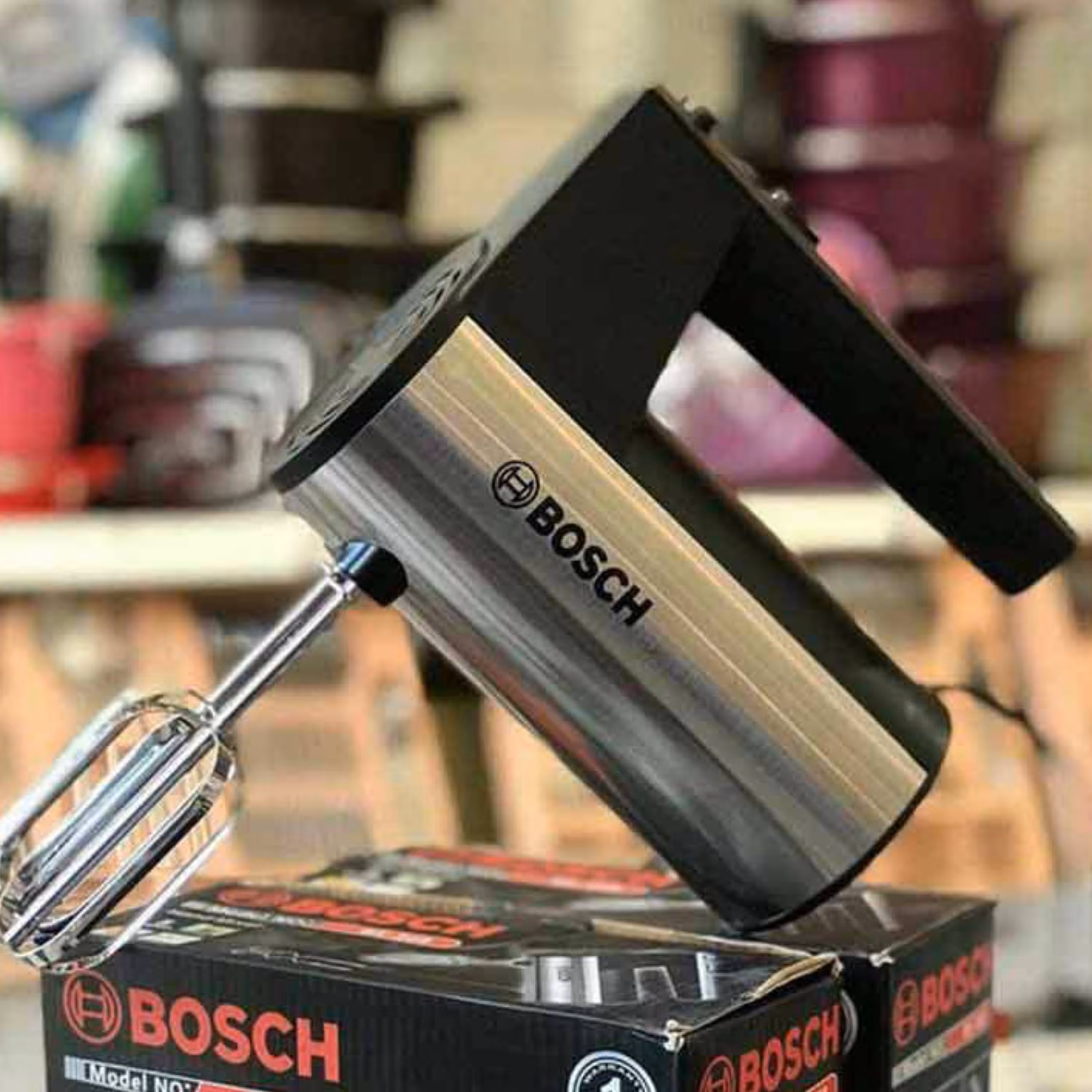 همزن برقی استیل گیربکسی با موتور قدرتمند مارک بوش آلمان اصل BOSCH موتور سنگین   سایز بزرگ  قوی و پر قدرت   دارای دو کله