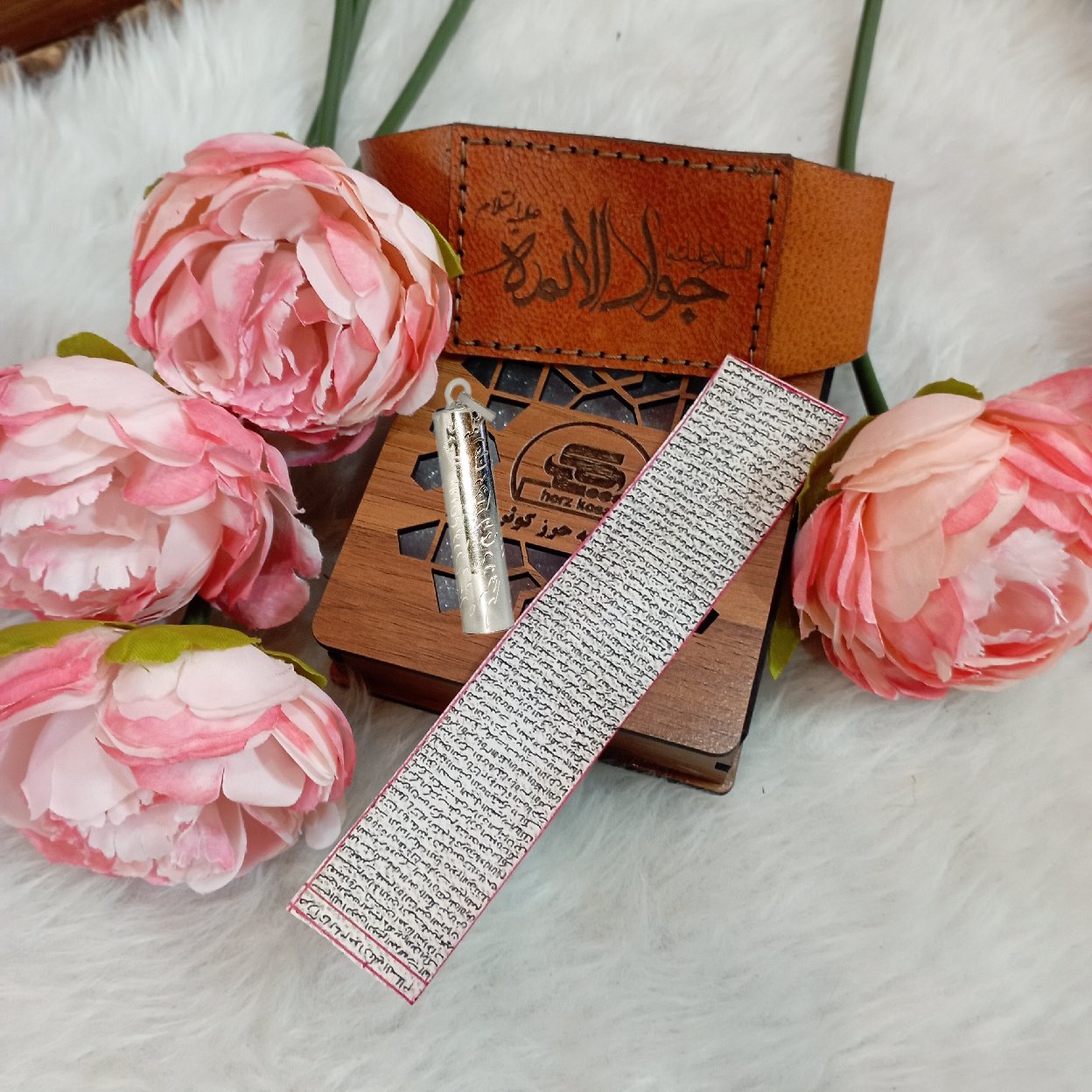 پک بازوبند چرم طبیعی و آویز نقره حرزدار پوست آهو کد005 همراه جعبه چوبی ارسال رایگان