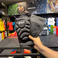 زانوبند کشی والیبالی برند اسیکس رنگ مشکی لباس بدنسازی کاراکو 