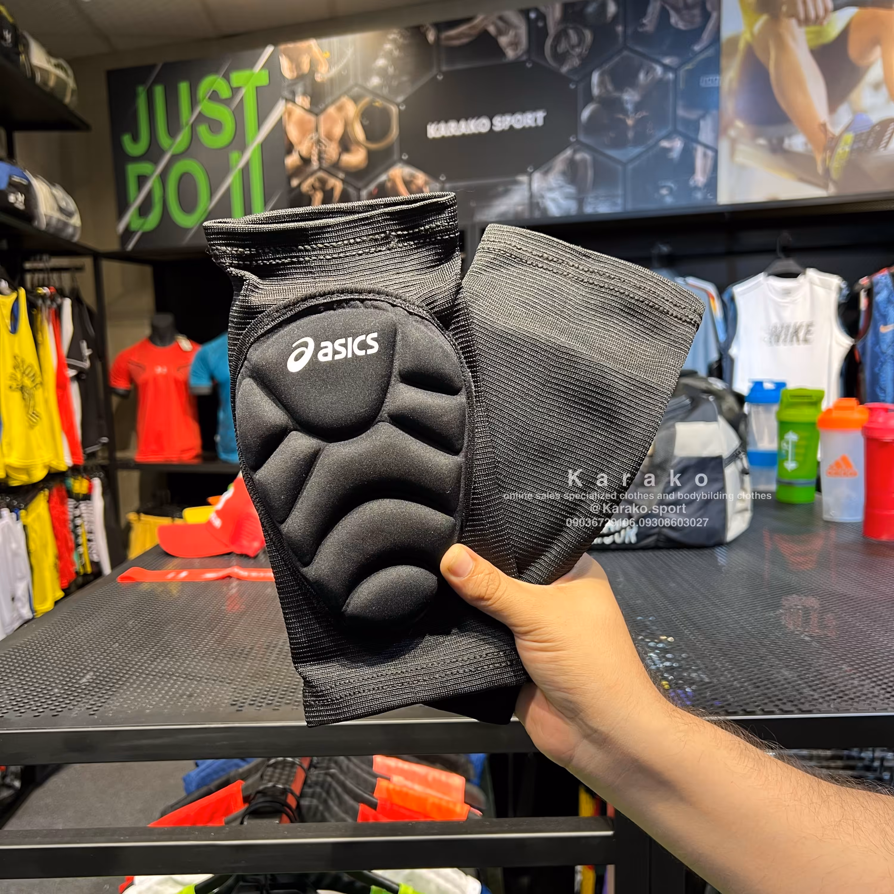 زانوبند کشی والیبالی برند اسیکس رنگ مشکی لباس بدنسازی کاراکو 