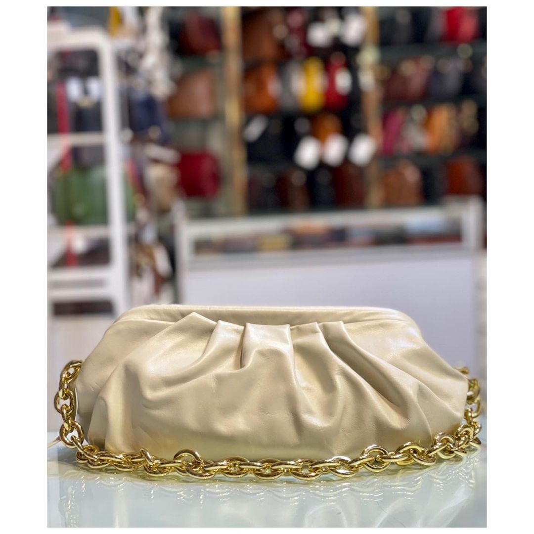 کیف دوشی زنانه چرم طبیعی گاوی کد 560 اطلاعات کامل در کپشن قبل از واریزی حتما موجودی بگیرید