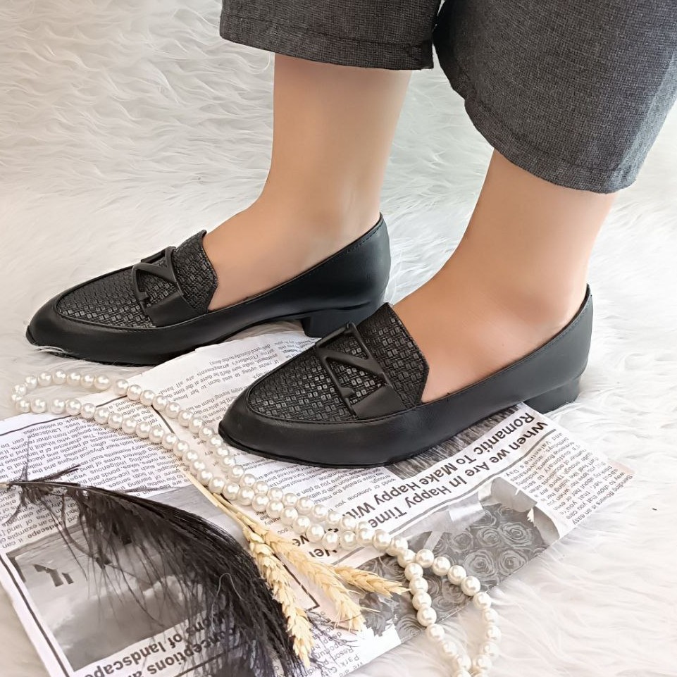 کفش زنانه راحتی کارمندی اداری( کفش چرم
