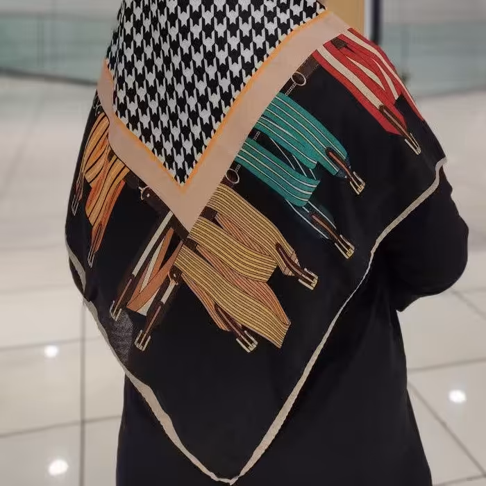  روسری نخی گارزا
دور دست دوز
 قواره:140چاپ خیس