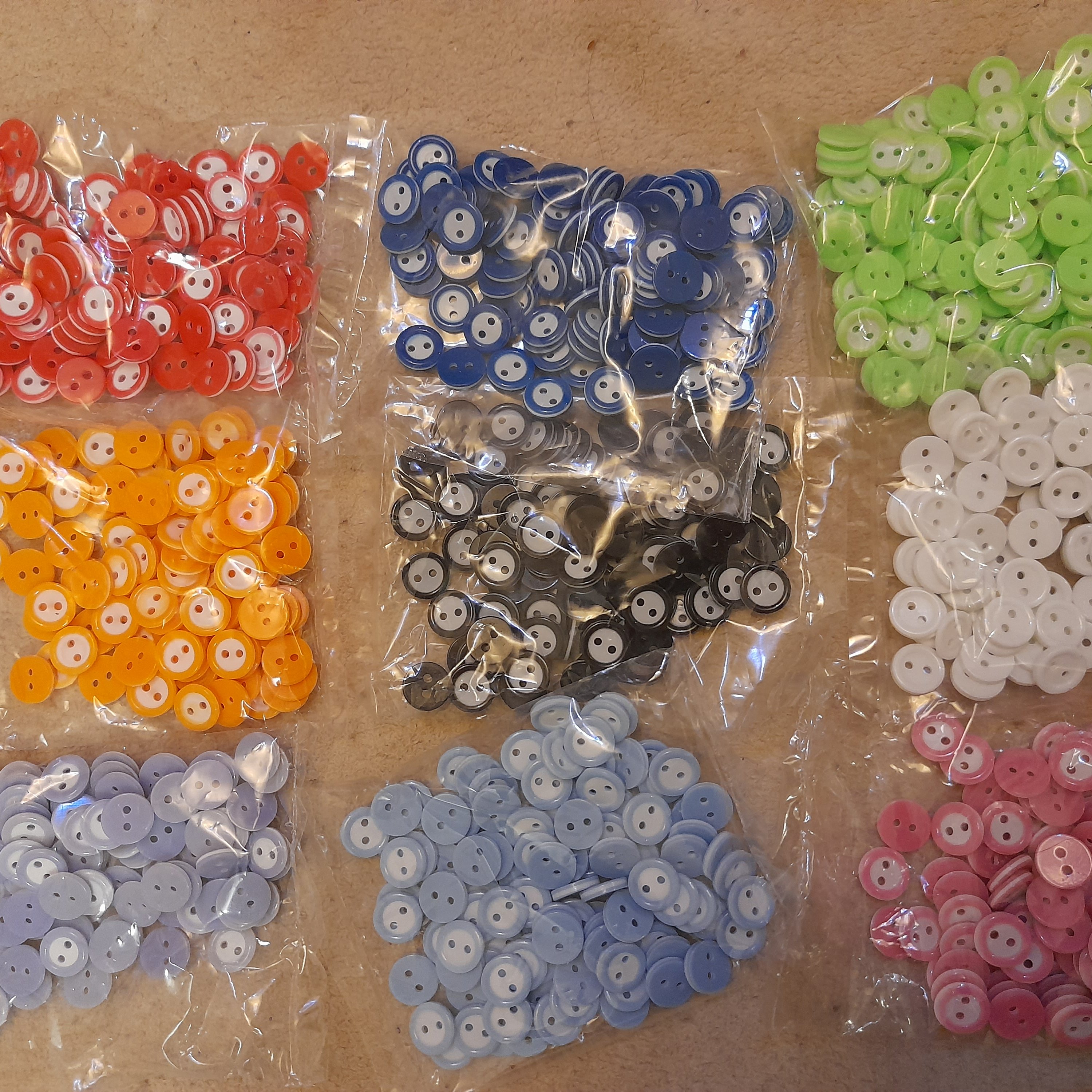 دکمه لباس نوزادی پیراهن مردانه شومیز و انواع البسه 5 عدد قرمز مشکی سبز صورتی نارنجی ابی طوسی سه لایه 