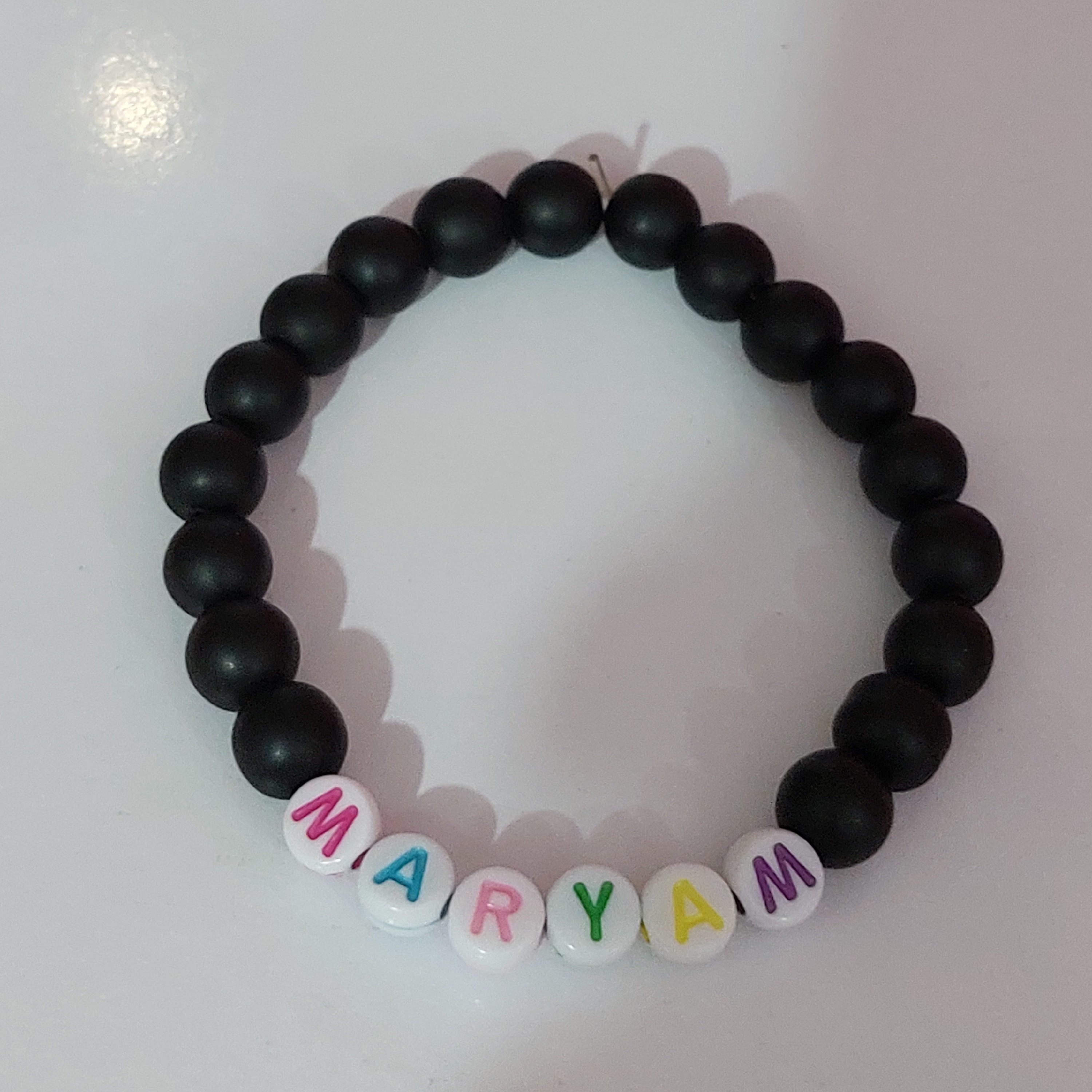 دستبند کشی سیاه مات با حروف سفید و اسم دلخواه شما 