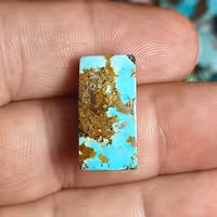 نگین فیروزه نیشابور با وزن 2.4 گرم