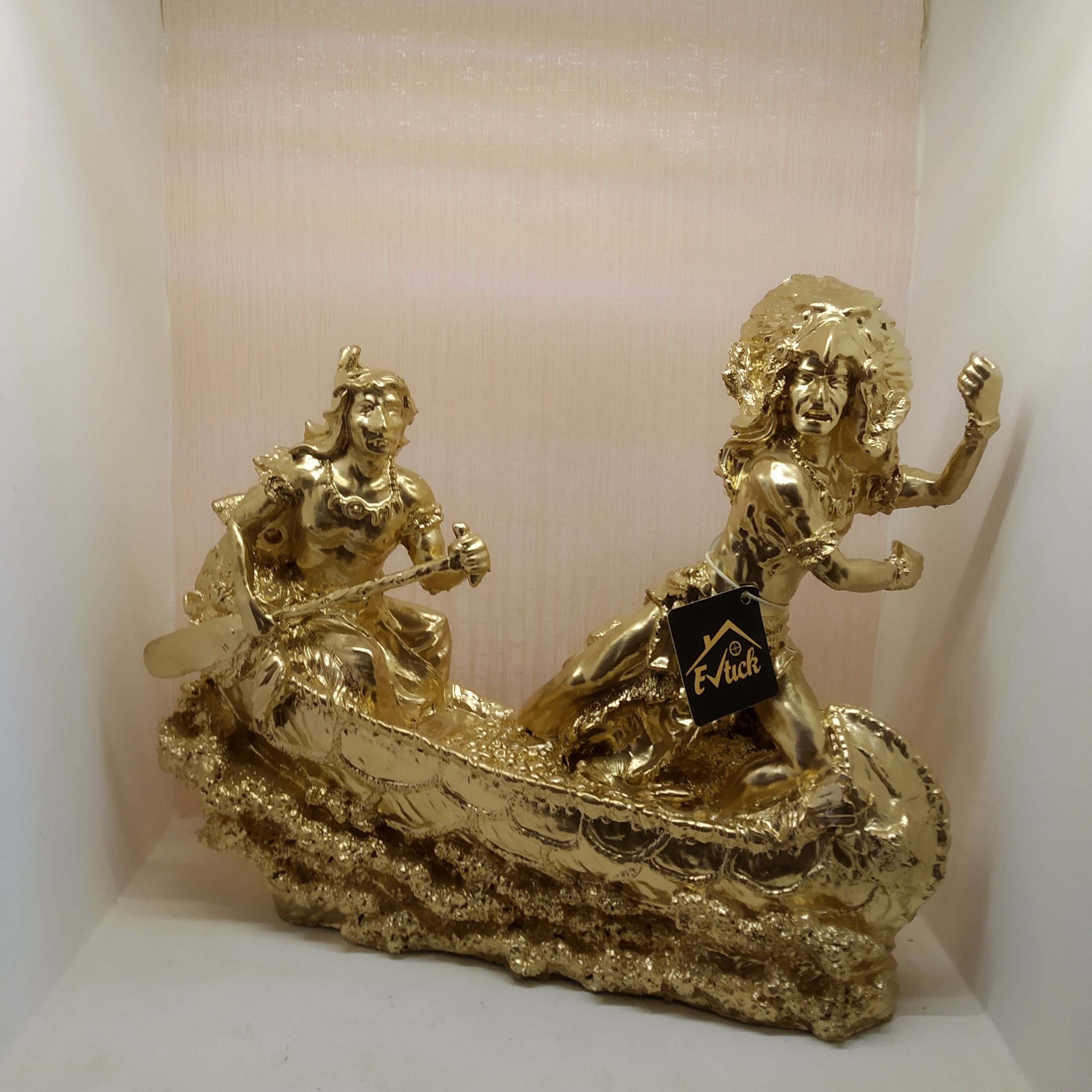 مجسمه سرخ پوست و کشتی