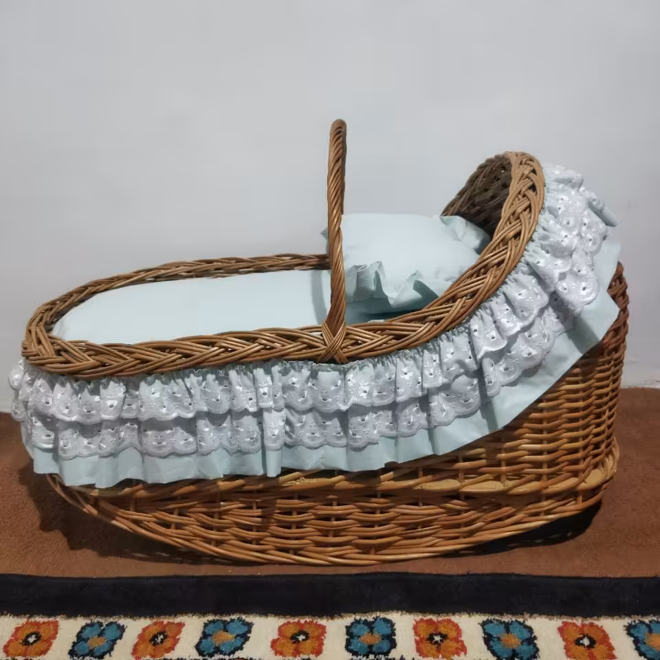 سبد حمل نوزاد یا کریر نوزاد حصیری ننویی آبی پاستیلی  مناسب سیسمونی یا دکور آتلیه نوزادی