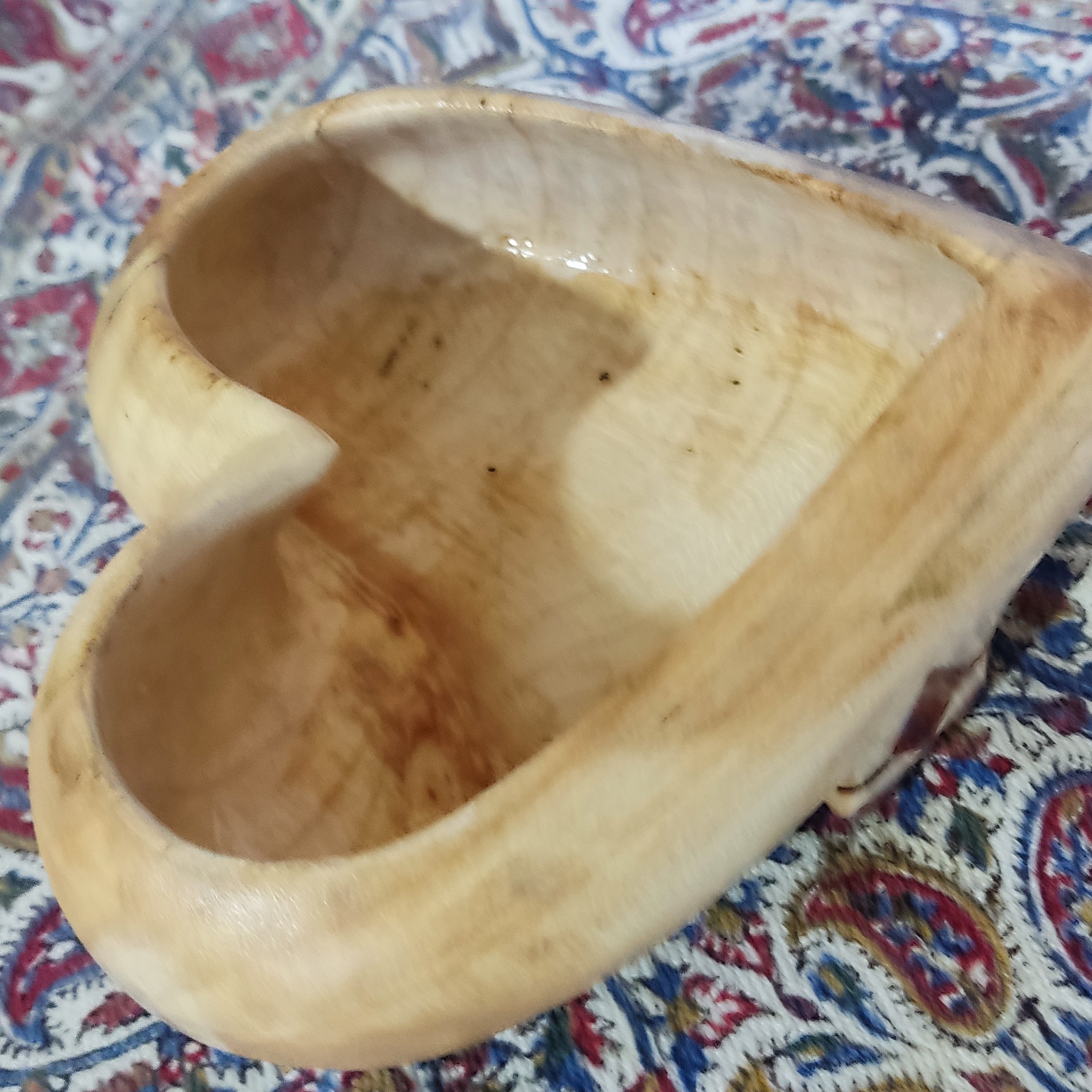 اجیل خوری چوبی قلبی چوب افرا بسیار خوشگل رنگ ثابت به عنوان شکلات خوری هم قابل استفاده است