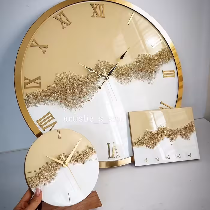 ساعت دیواری رزینی. ساعت رومیزی. جاکلیدی دیواری . ساعت دیواری در قطر 40 رنگ سفید وکرمی