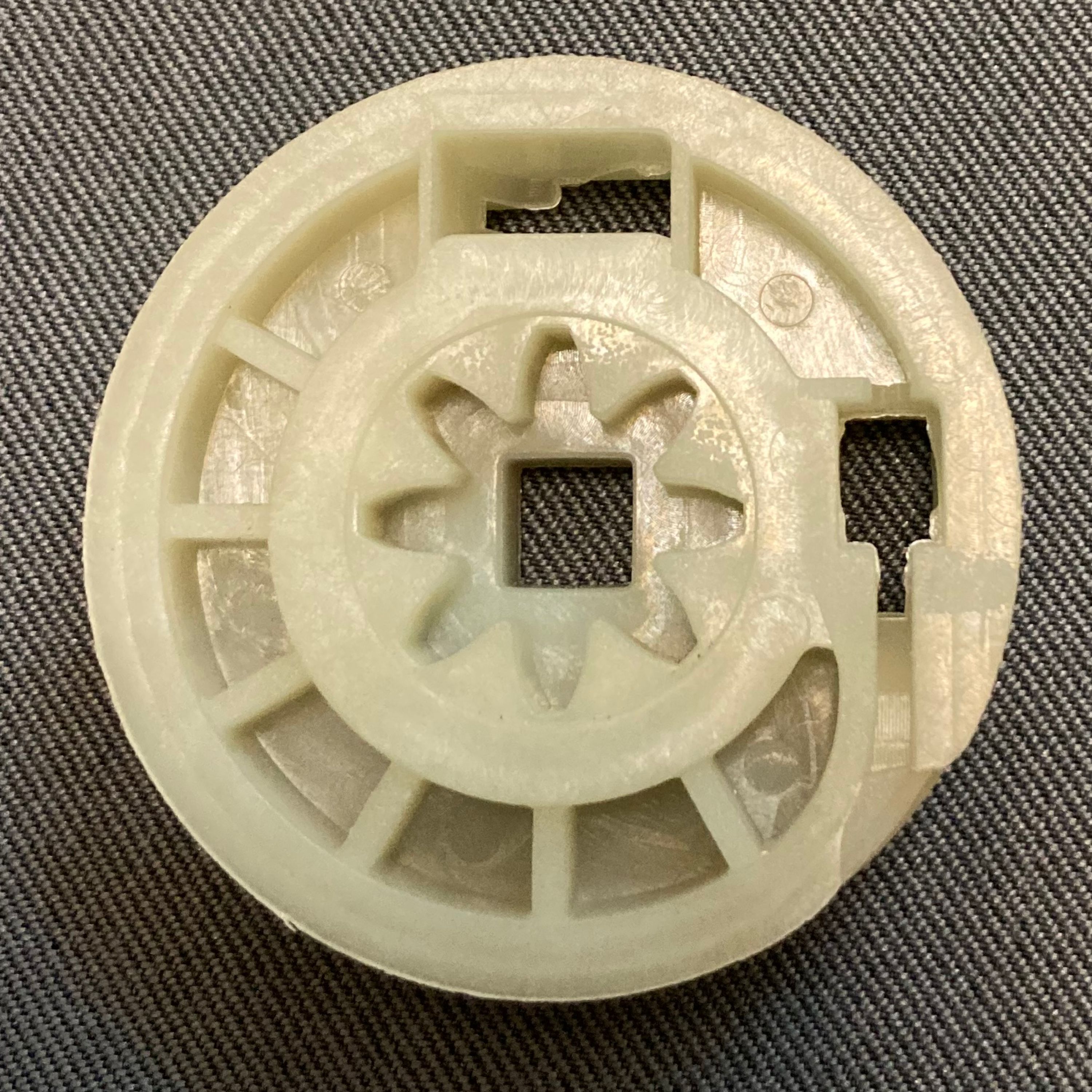 قرقره شیشه بالابر ستاره ای پژو و سمند  (وسط ستاره)