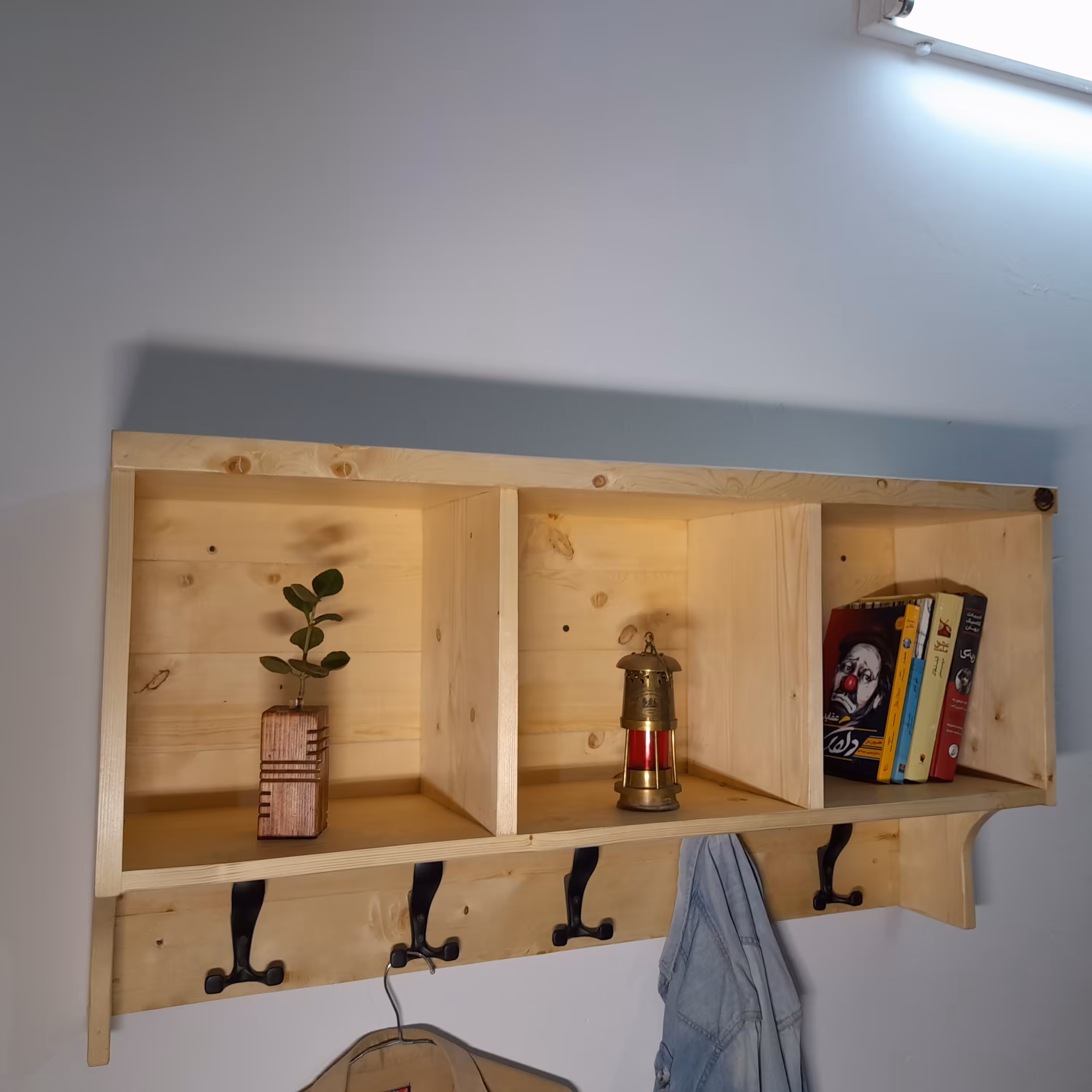 جالباسی ، کتابخانه و شلف چوبی (قابل تولید در رنگ طرح  و ابعاد متفاوت )
