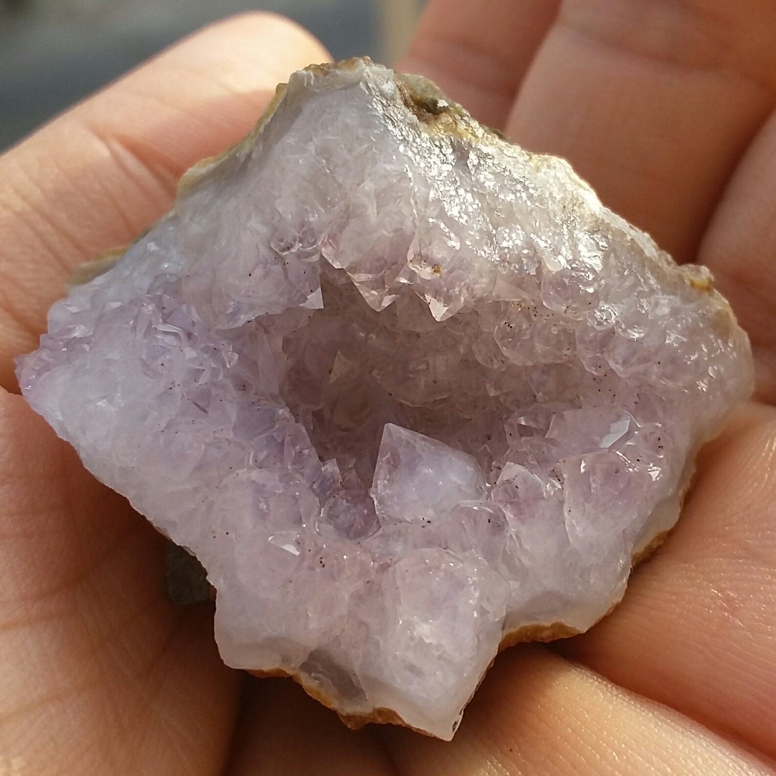 سنگ راف آمتیس بلور درشت محشر بسیاار زیبا دیدنی کاملا طبیعی شااهکار خلقت خااا اص
