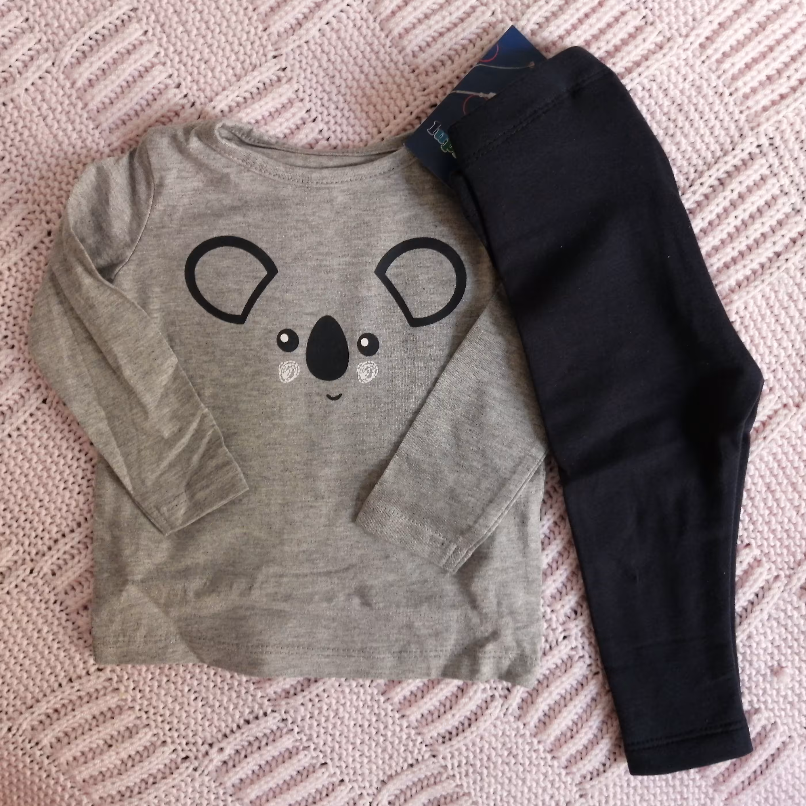 ست بلوز و لگ شلواری نوزادی 2 ماه الی 6 ماه نخی 