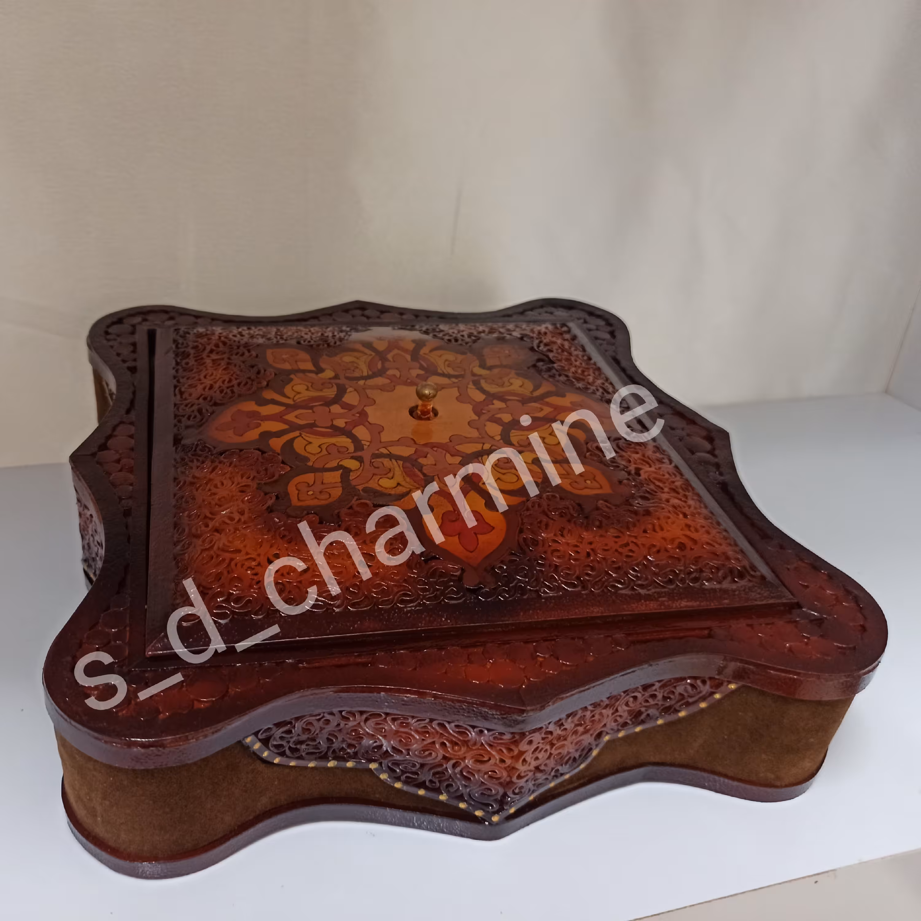 گز خوری/شکلات خوری/اکسسوری/تزیینات/هدیه/معرق چرم/چرم طبیعی/پذیرایی/ظرف /چوب گردو/