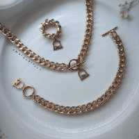 ست کارتیر رنگ ثابت با آویز مرغ در قفس