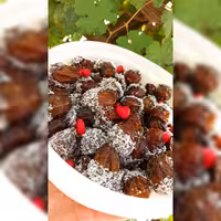 خرما با روکش شکلات و نارگیل