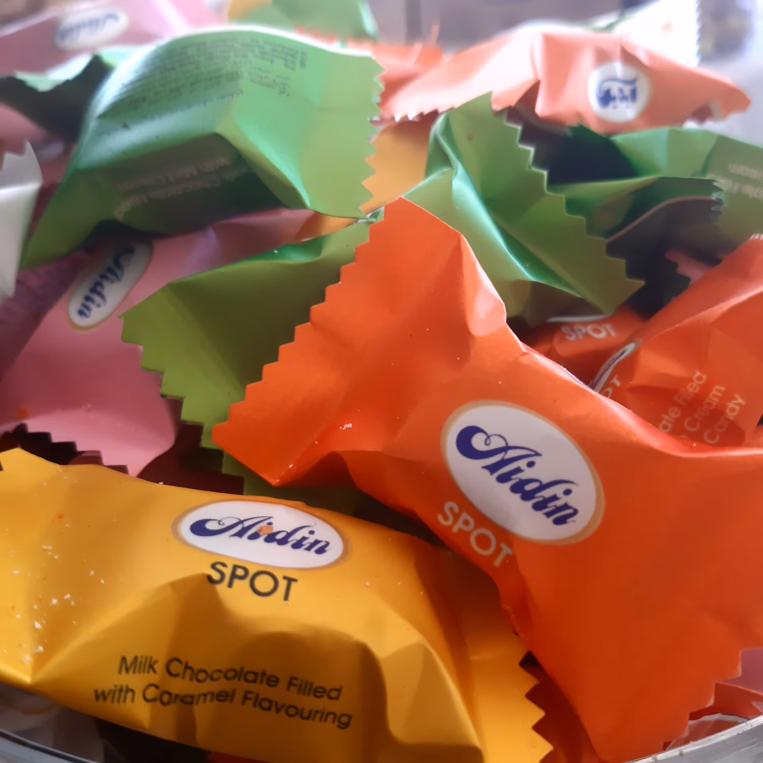 شکلات اسپات با مغزی جرقه ای 500 گرمی