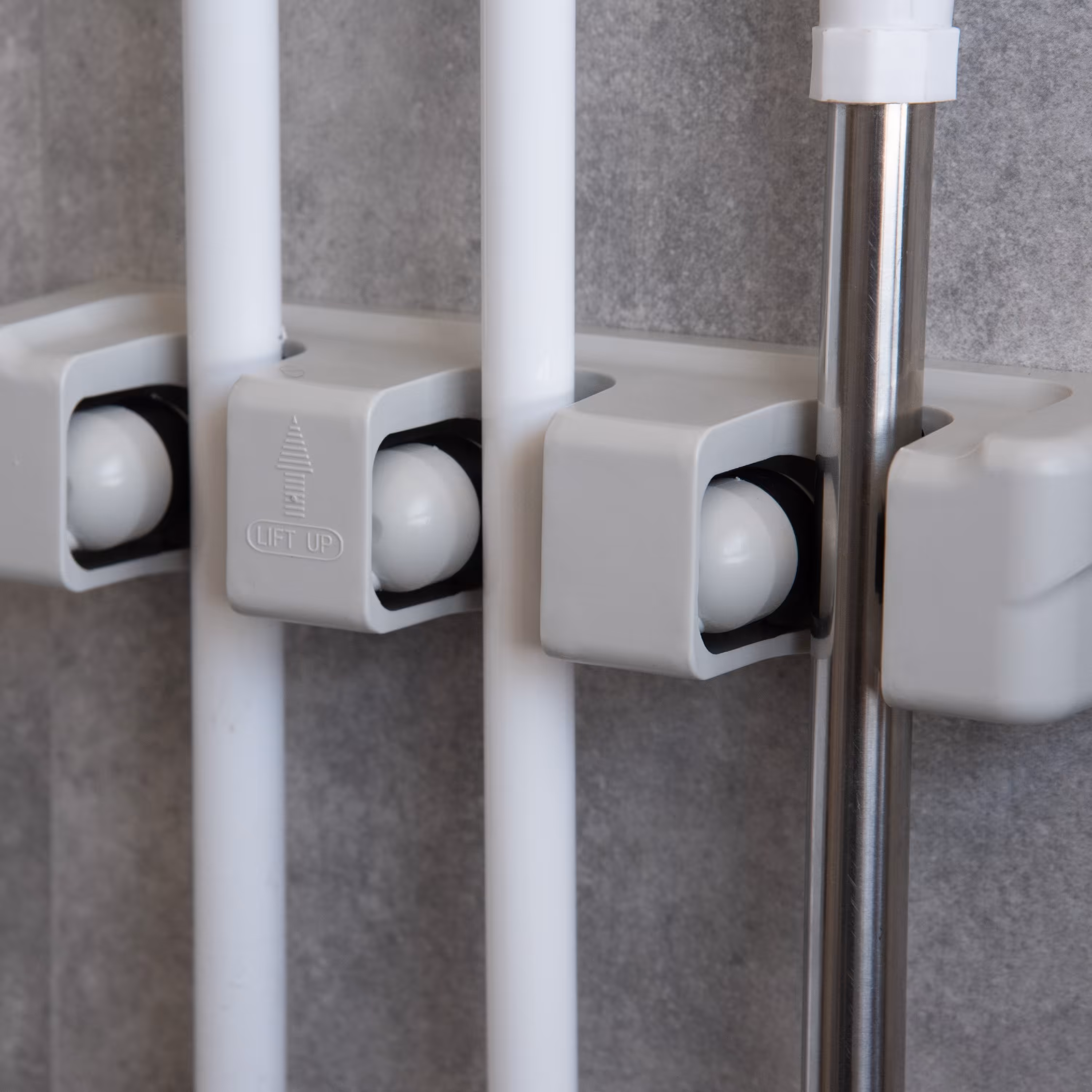 گیره نگهدارنده جارو و تی استند دیواری